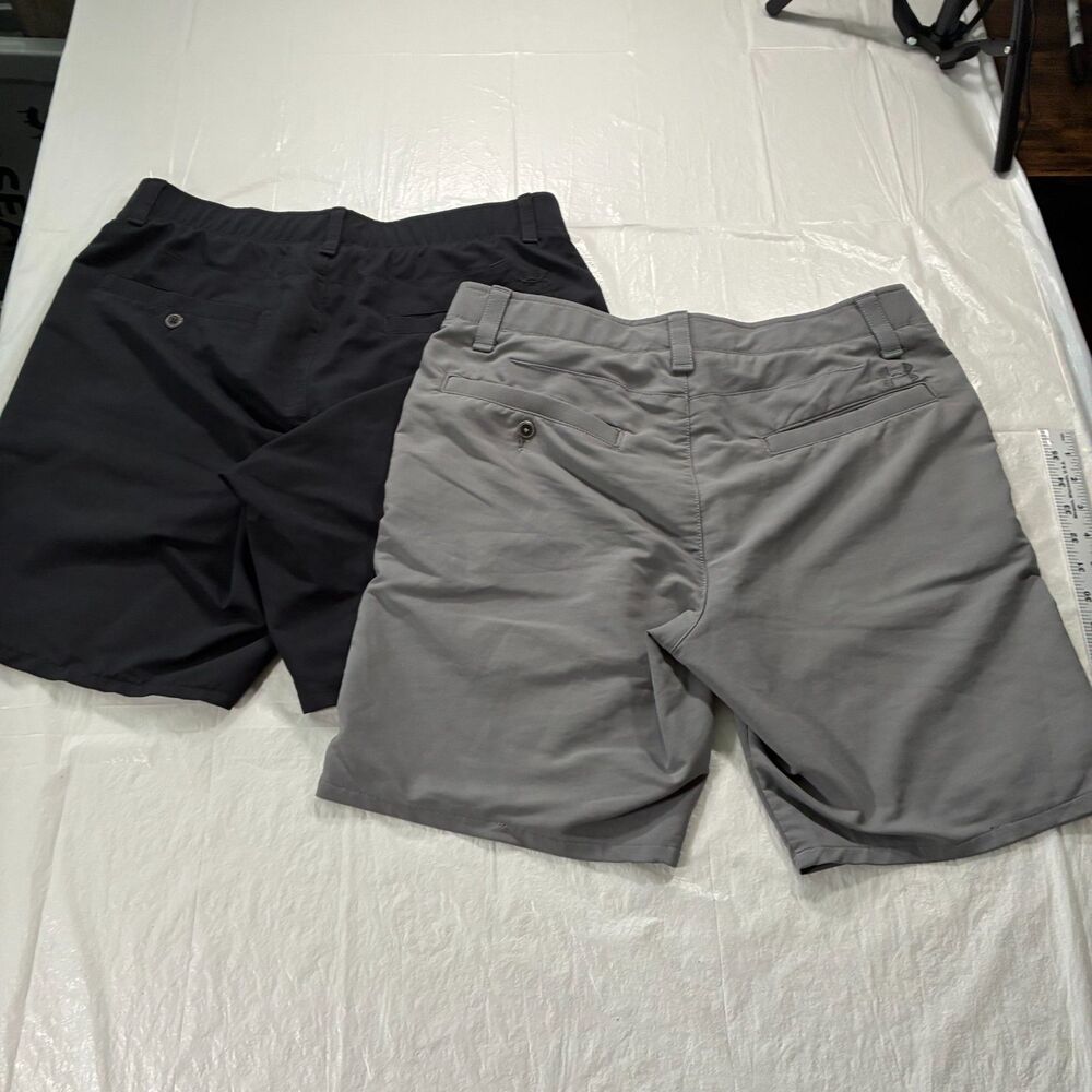 Lot of 2 Under Armour Loose HeatGear Golf shorts Black Gray 9" Inseam - Picture 2 of 7